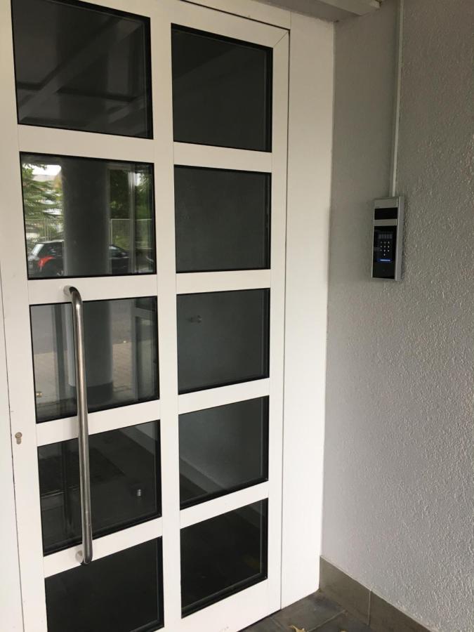 Special Apartment - Stadtnah, Balkon, Parkplatz, E-Ladestation, Gitterbox Fuer Fahrraeder, Fitnessstudio Koblenz  Exterior photo