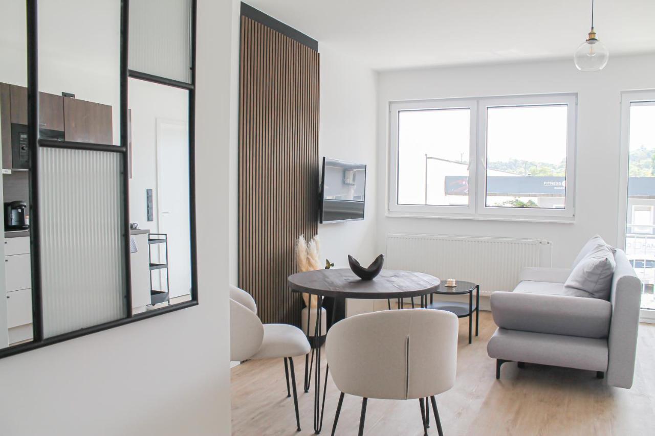 Special Apartment - Stadtnah, Balkon, Parkplatz, E-Ladestation, Gitterbox Fuer Fahrraeder, Fitnessstudio Koblenz  Exterior photo