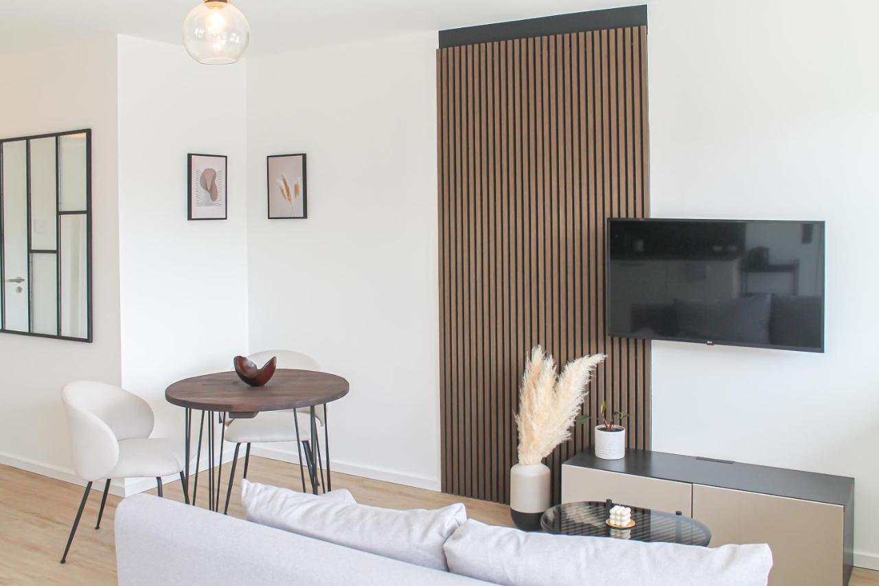 Special Apartment - Stadtnah, Balkon, Parkplatz, E-Ladestation, Gitterbox Fuer Fahrraeder, Fitnessstudio Koblenz  Exterior photo