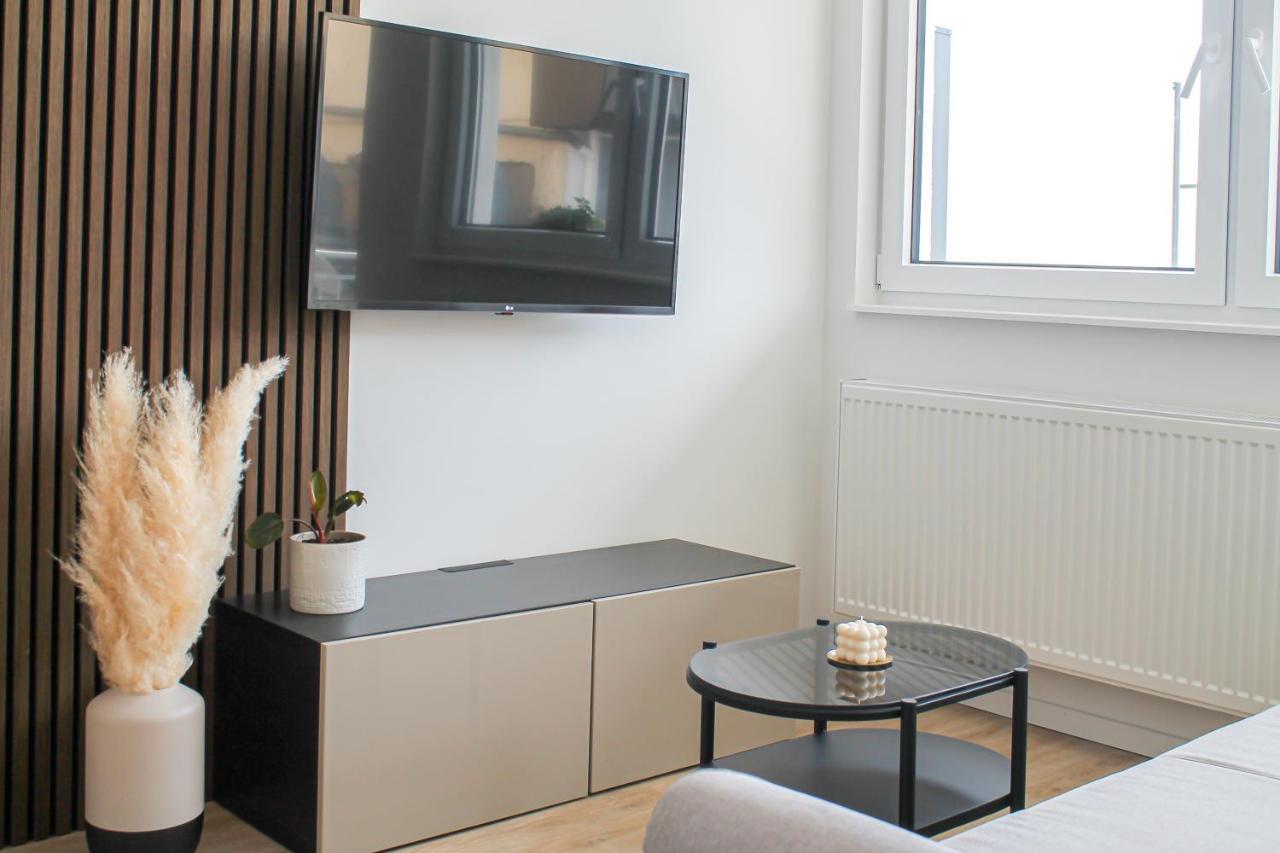 Special Apartment - Stadtnah, Balkon, Parkplatz, E-Ladestation, Gitterbox Fuer Fahrraeder, Fitnessstudio Koblenz  Exterior photo